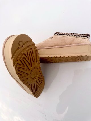 Ugg Tasman Beige nuevo sin usar con cajas