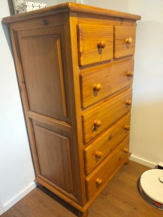 Cómoda de madera maciza de pino