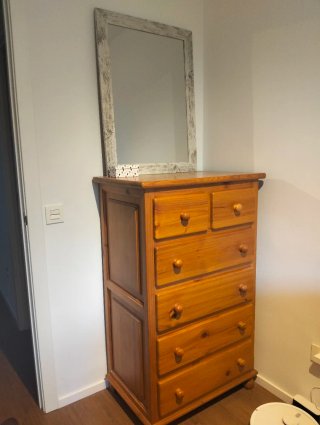 Cómoda de madera maciza de pino