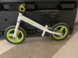 Bicicleta infantil B'TWIN blanca y verde
