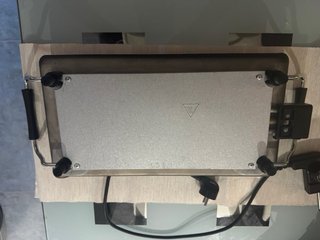 Plancha eléctrica negra