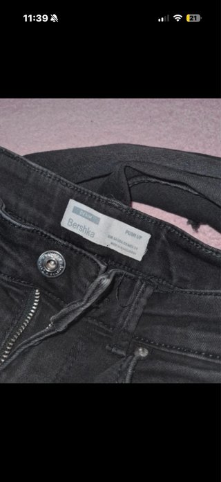 Pantalones pitillo negros rotos