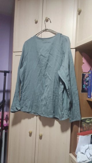 Blusa verde con volantes