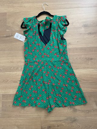 Mono corto Zara flores verde talla M