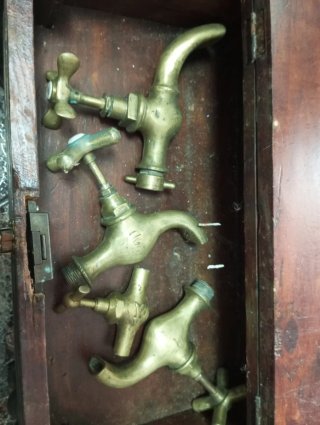 4 Grifos de latón antiguos