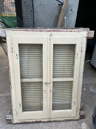 Ventana antigua vintage de madera