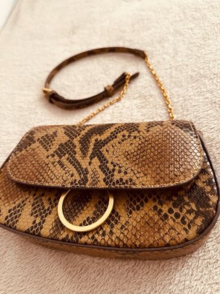 Bolso efecto serpiente
