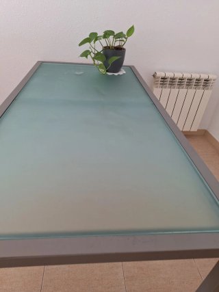 Mesa de cristal y acero gris Medidas: 80 x 160 cm