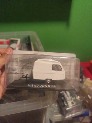 Caravana Niewiadów N126 escala 1:43