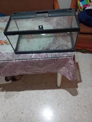 Acuario de cristal negro