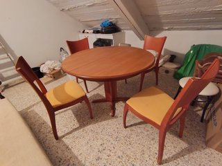 Mesa y 4 sillas comedor madera