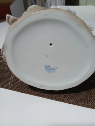 Figura porcelana Nadal niña flor