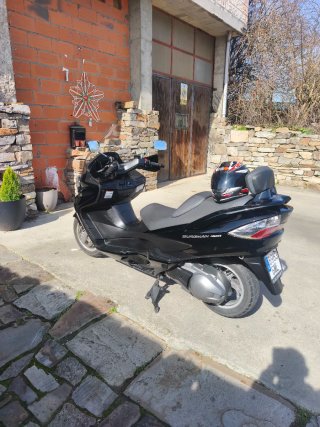 Suzuki Burgman 400 Negra