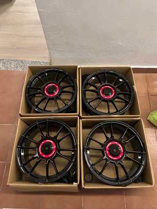Llantas OZ 17 Negro Rojo