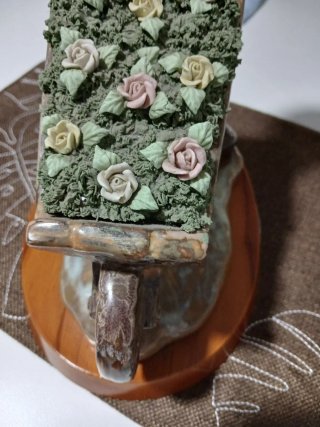 Muñeco porcelana jardinero flores rosas