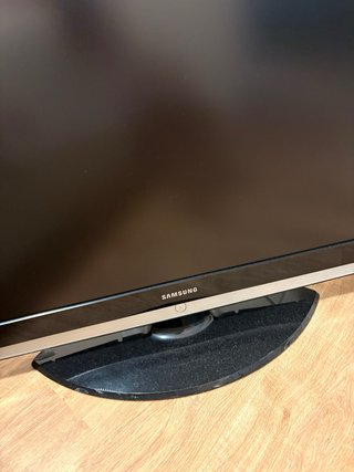 Televisión Samsung Negra y Plateada
