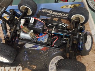 Coche RC Team Associated 1/18
