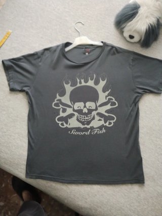 Camiseta gris L/XL calavera en  llamas