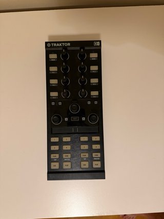 Equipo DJ Pioneer y Traktor