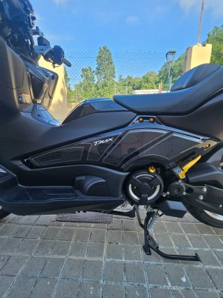 Yamaha TMAX 560 2026 marrón full Tech max