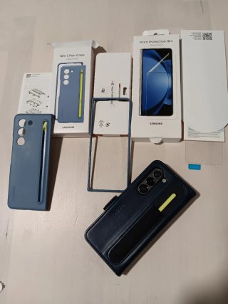 Samsung Galaxy Z Fold 5 512GB / 12GB RAM + Extras