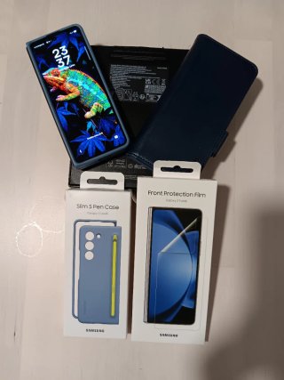 Samsung Galaxy Z Fold 5 512GB / 12GB RAM + Extras