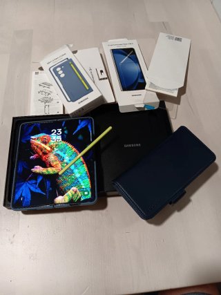 Samsung Galaxy Z Fold 5 512GB / 12GB RAM + Extras