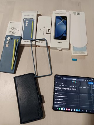 Samsung Galaxy Z Fold 5 512GB / 12GB RAM + Extras
