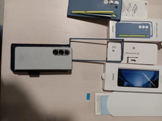 Samsung Galaxy Z Fold 5 512GB / 12GB RAM + Extras