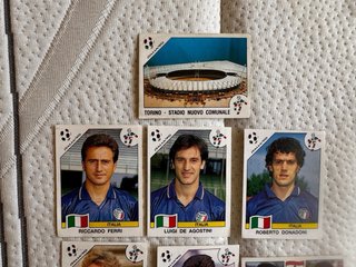Cromos de fútbol Mundial Italia 90 sin pegar