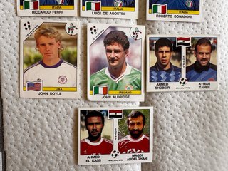Cromos de fútbol Mundial Italia 90 sin pegar