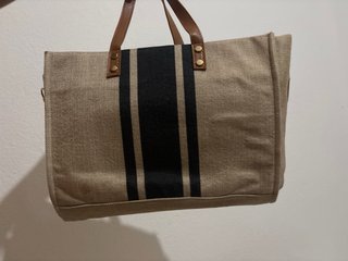 Bolso de lona beige y negro