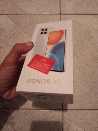 Honor X8, caja y cargador rápido, casi sin uso.