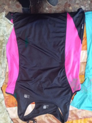 Camiseta deportiva Karrimor negra y rosa Talla L
