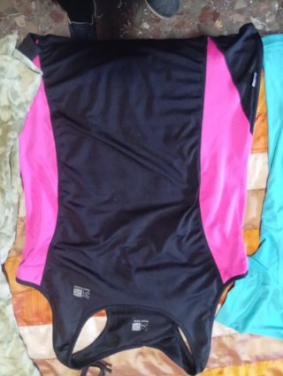 Camiseta deportiva Karrimor negra y rosa Talla L