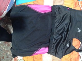 Camiseta deportiva Karrimor negra y rosa Talla L