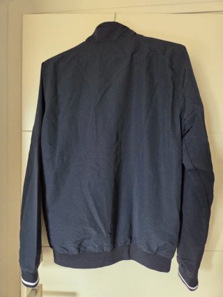 Cazadora cortavientos azul poliéster y nylon