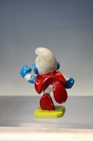 Los Pitufos: SuperPitufo Superman. Figura de PVC. Sin marca, bootleg, vintage.
