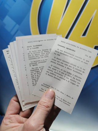 Mas de 130 recortables de papel, casi postales, imagenes religiosas