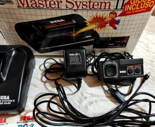 Sega Master System II + scatola manuali controller