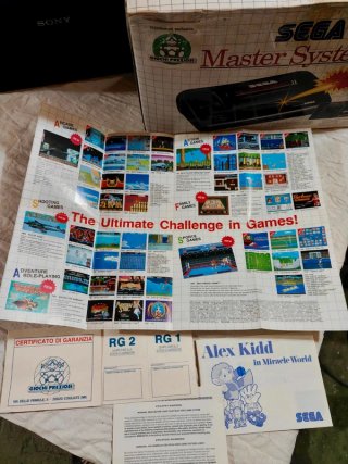 Sega Master System II + scatola manuali controller