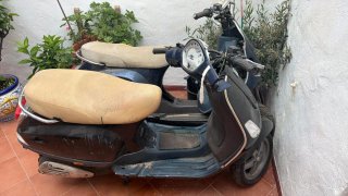 Motos Scooter Azul y Negra