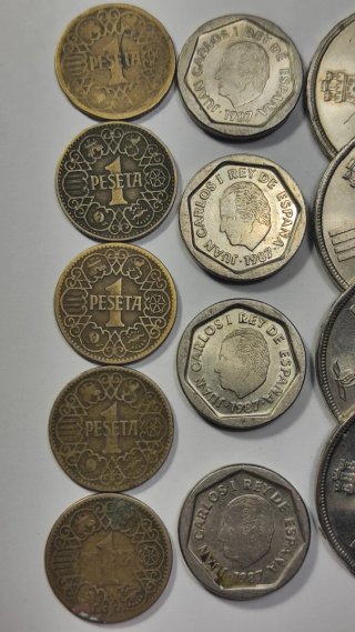 Lote 26 monedas 200, 100 y 1 pesetas y 25 céntimos