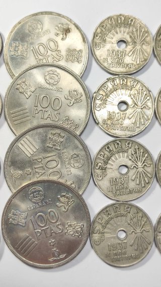 Lote 26 monedas 200, 100 y 1 pesetas y 25 céntimos