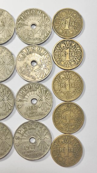 Lote 26 monedas 200, 100 y 1 pesetas y 25 céntimos