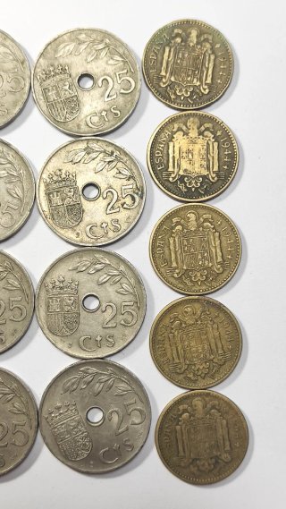 Lote 26 monedas 200, 100 y 1 pesetas y 25 céntimos