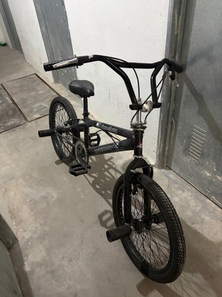 Bicicleta BMX Negra