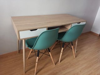 Escritorio madera y blanco con cajones