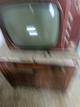 Televisor Sylvania Marrón y Dorado