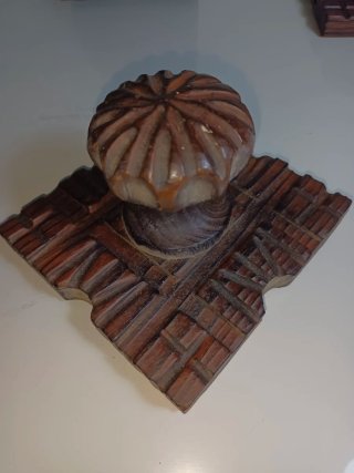 Conjunto Perchas Madera Tallada y Macetero